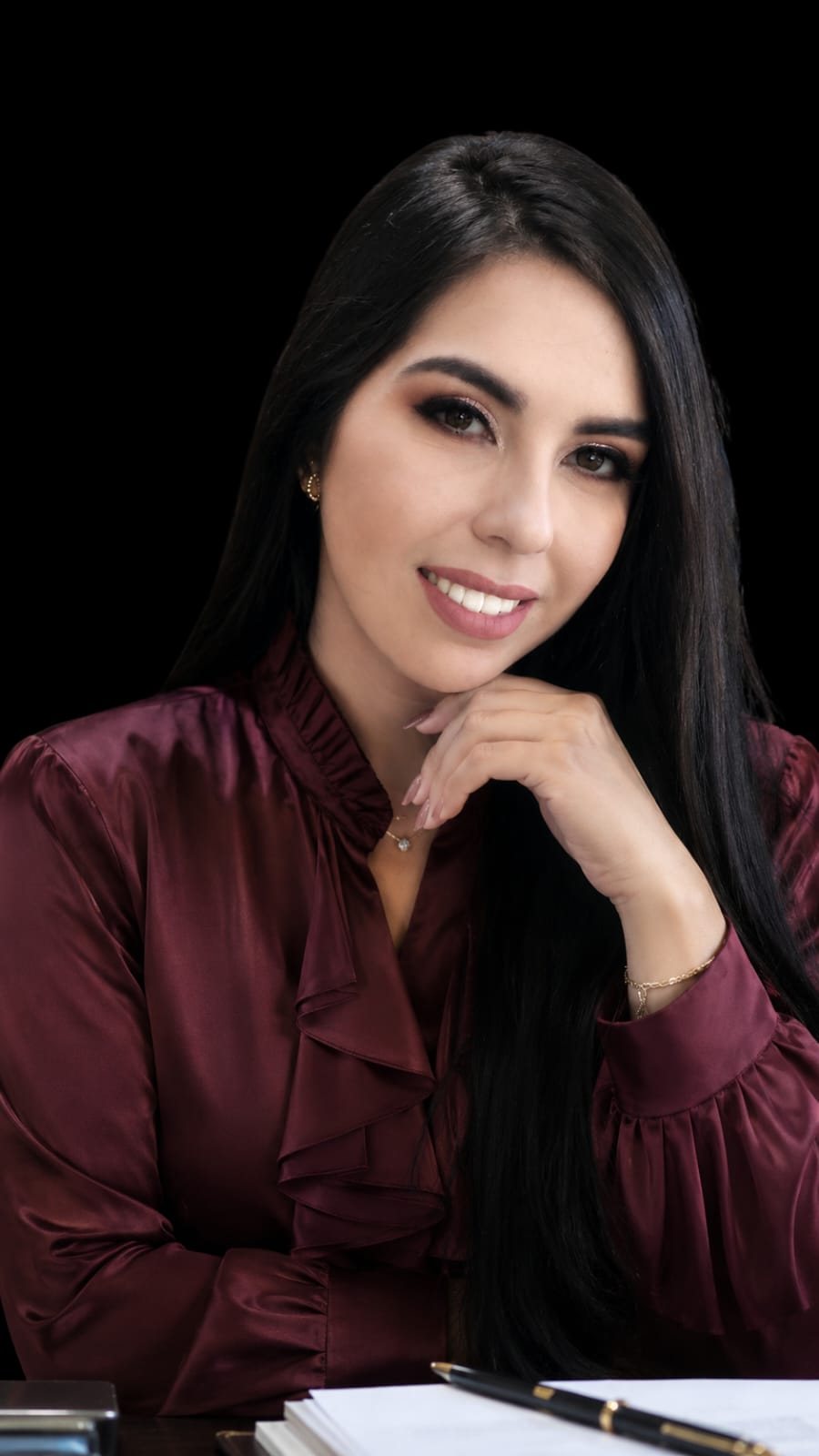 Vanessa Domingues em seu escritório